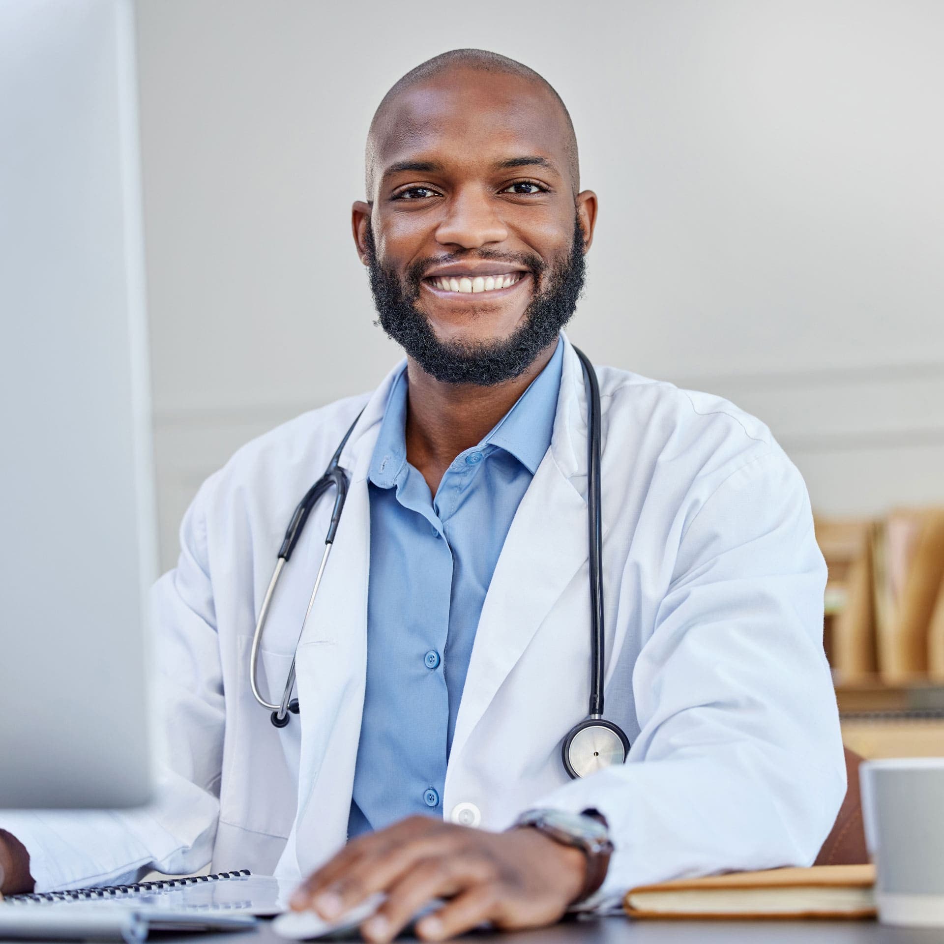 Doctor using Anzolo dashboard